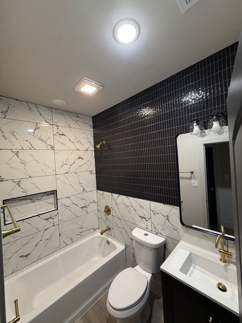 6603 S Langley Avenue 3 Property Photo 8