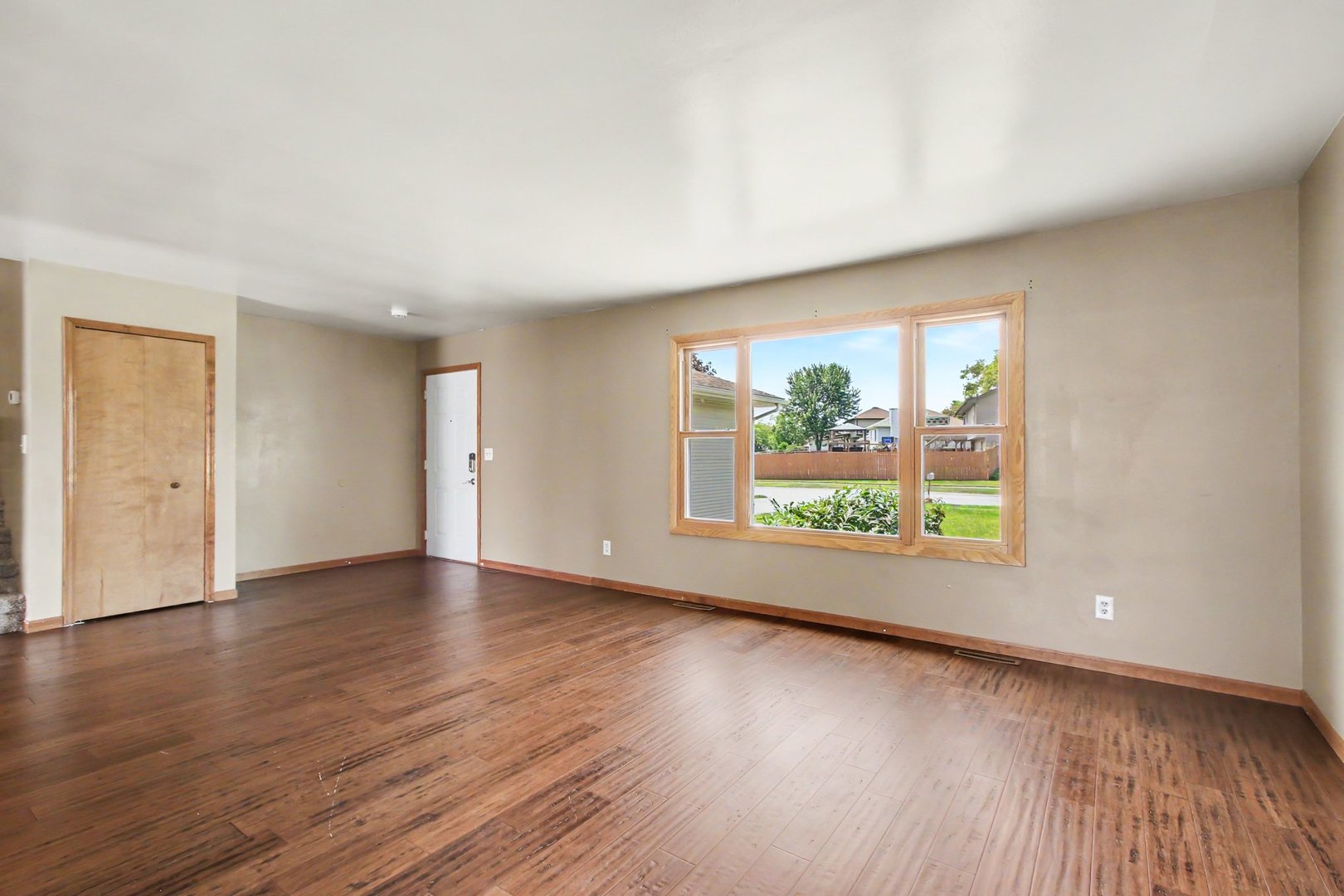9915 Monroe Street Property Photo 7