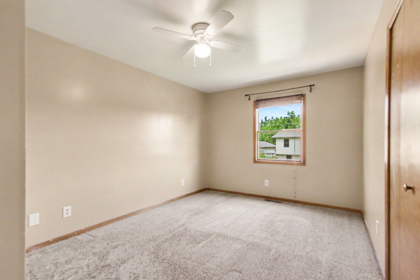 9915 Monroe Street Property Photo 11