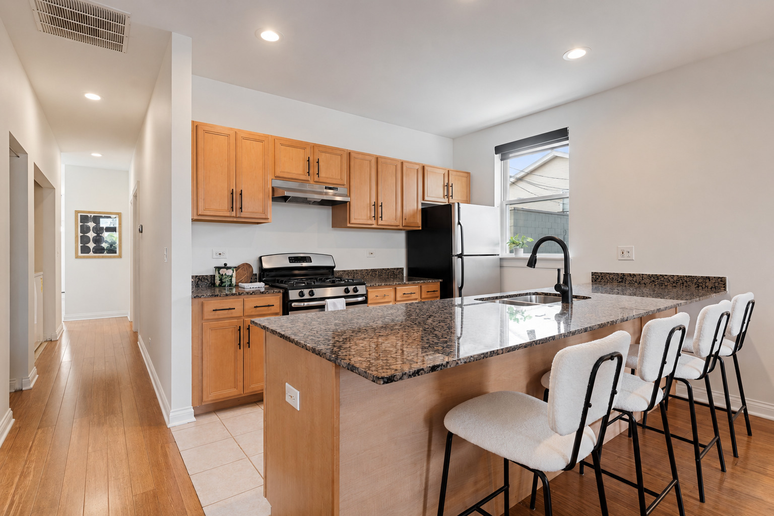 2146 N Lawndale Avenue 1 Property Photo 6