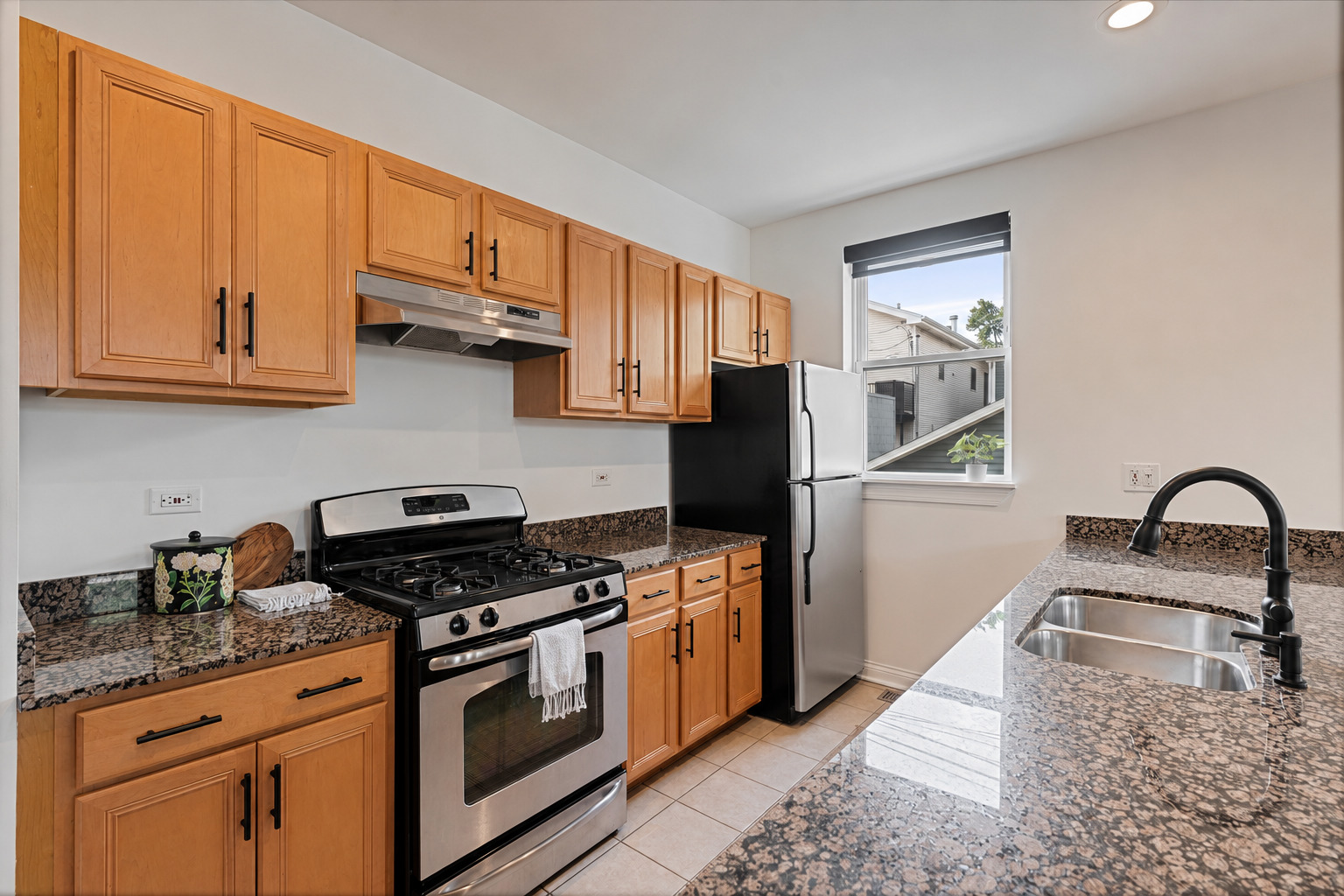 2146 N Lawndale Avenue 1 Property Photo 7