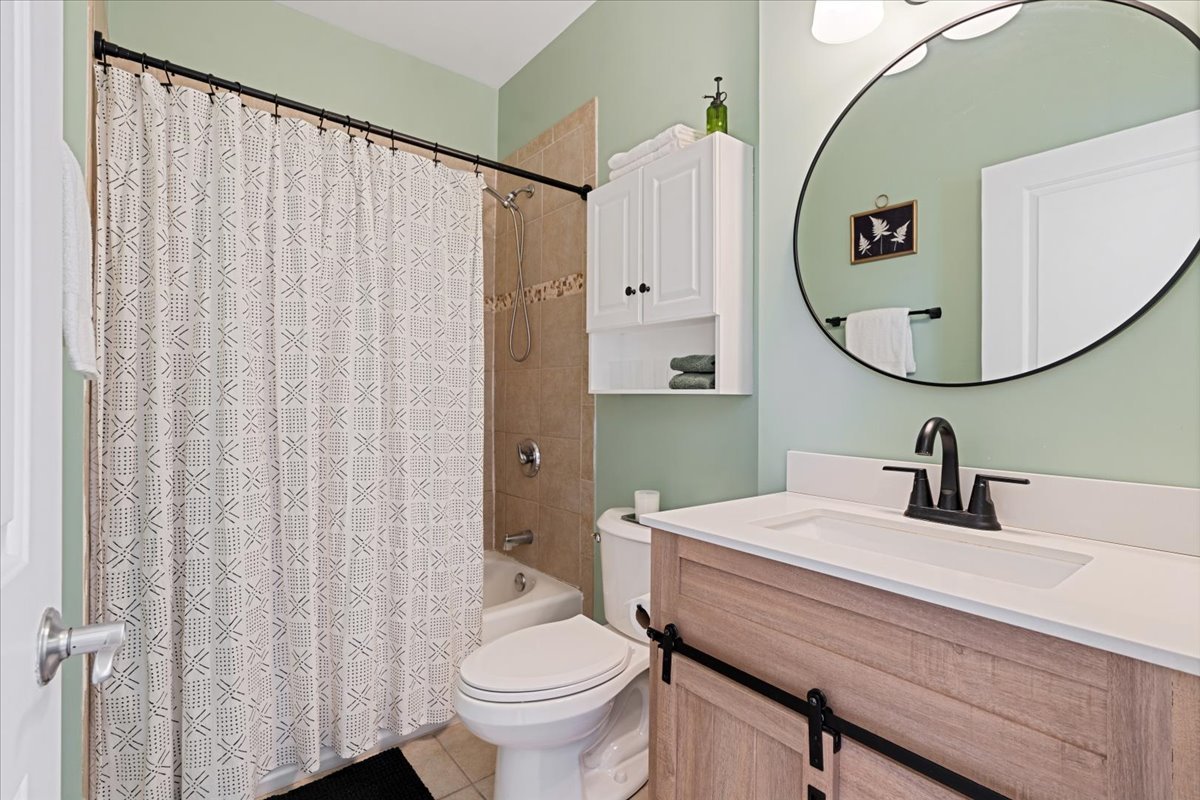 2146 N Lawndale Avenue 1 Property Photo 10