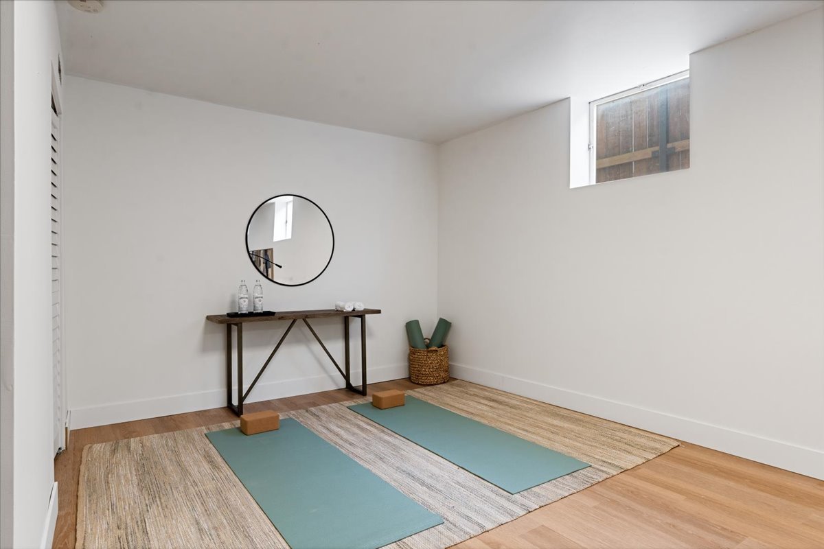 2146 N Lawndale Avenue 1 Property Photo 17