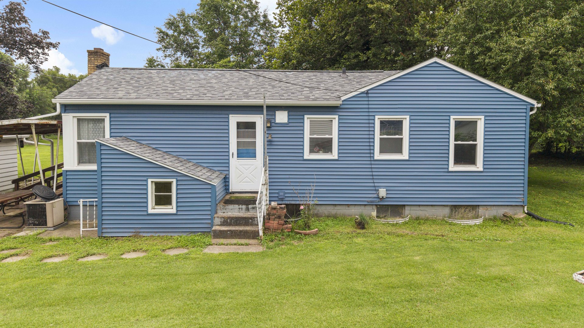 943 28th Avenue Property Photo 1