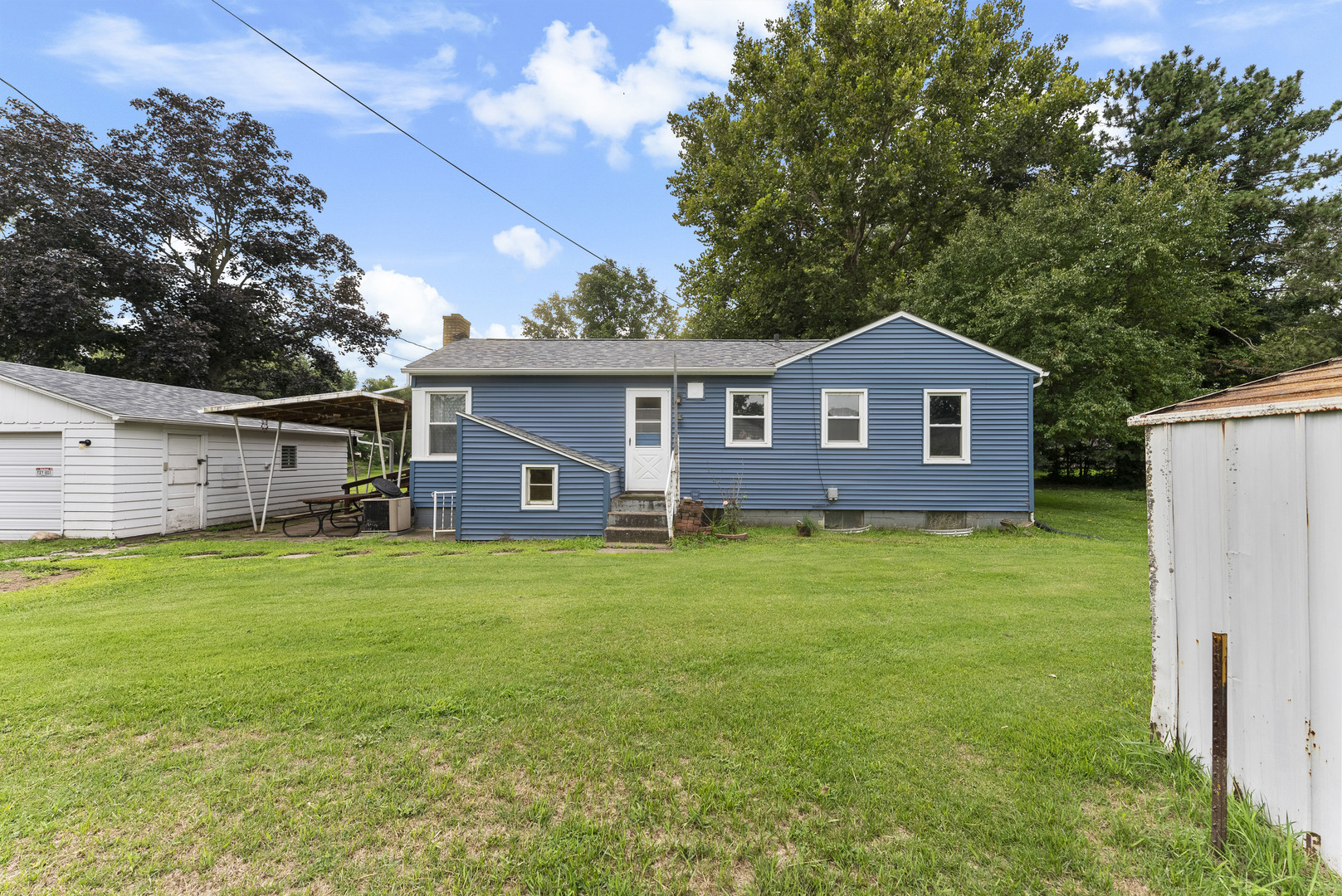 943 28th Avenue Property Photo 5