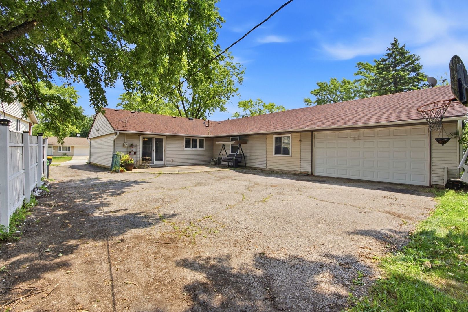 729 Surrey Drive Property Photo 26