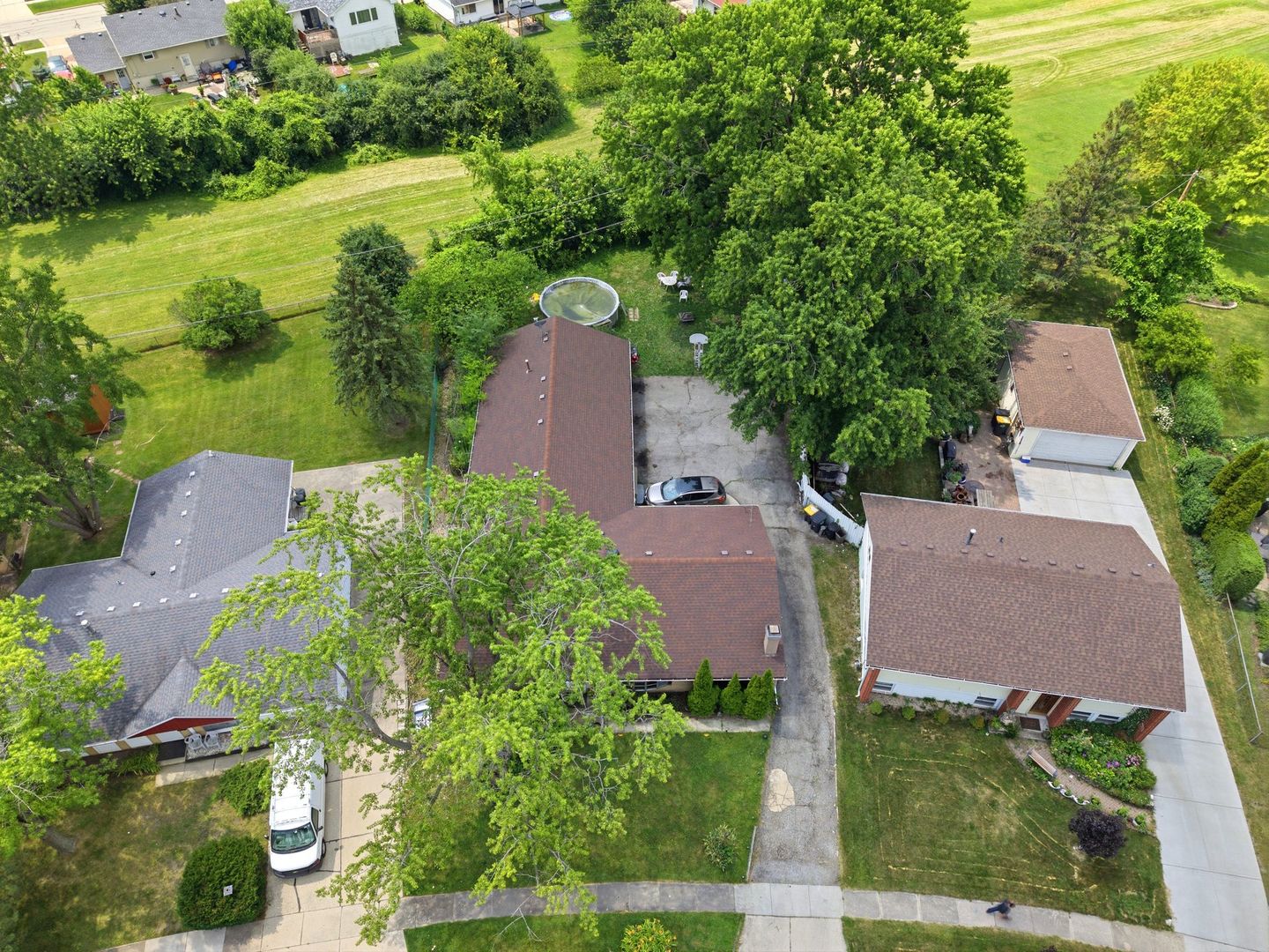 729 Surrey Drive Property Photo 32