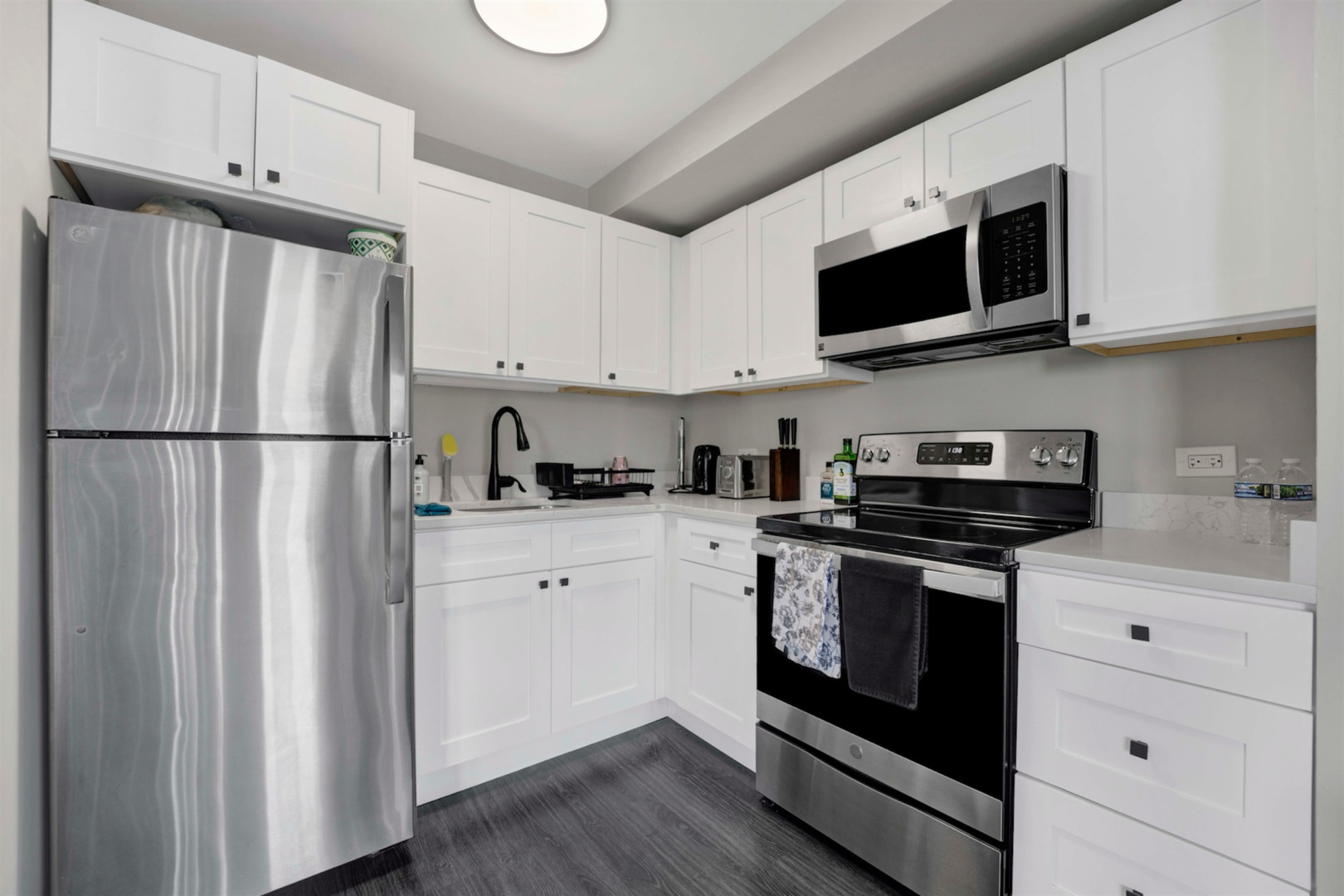 1122 N Clark Street 1402 Property Photo 5