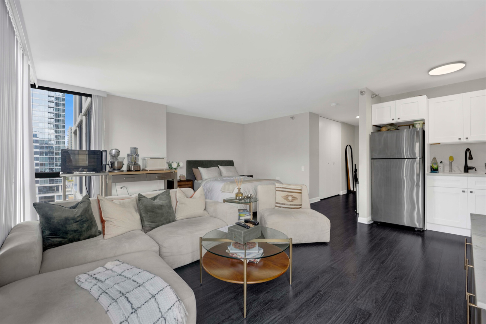 1122 N Clark Street 1402 Property Photo 6