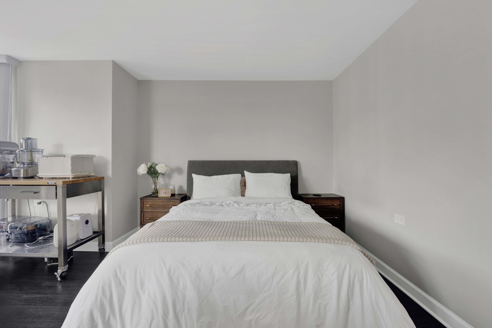 1122 N Clark Street 1402 Property Photo 9