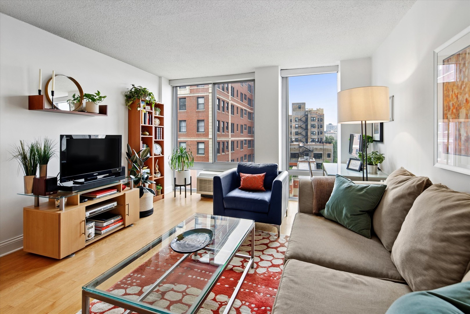 450 W Briar Place 8n Property Photo 2