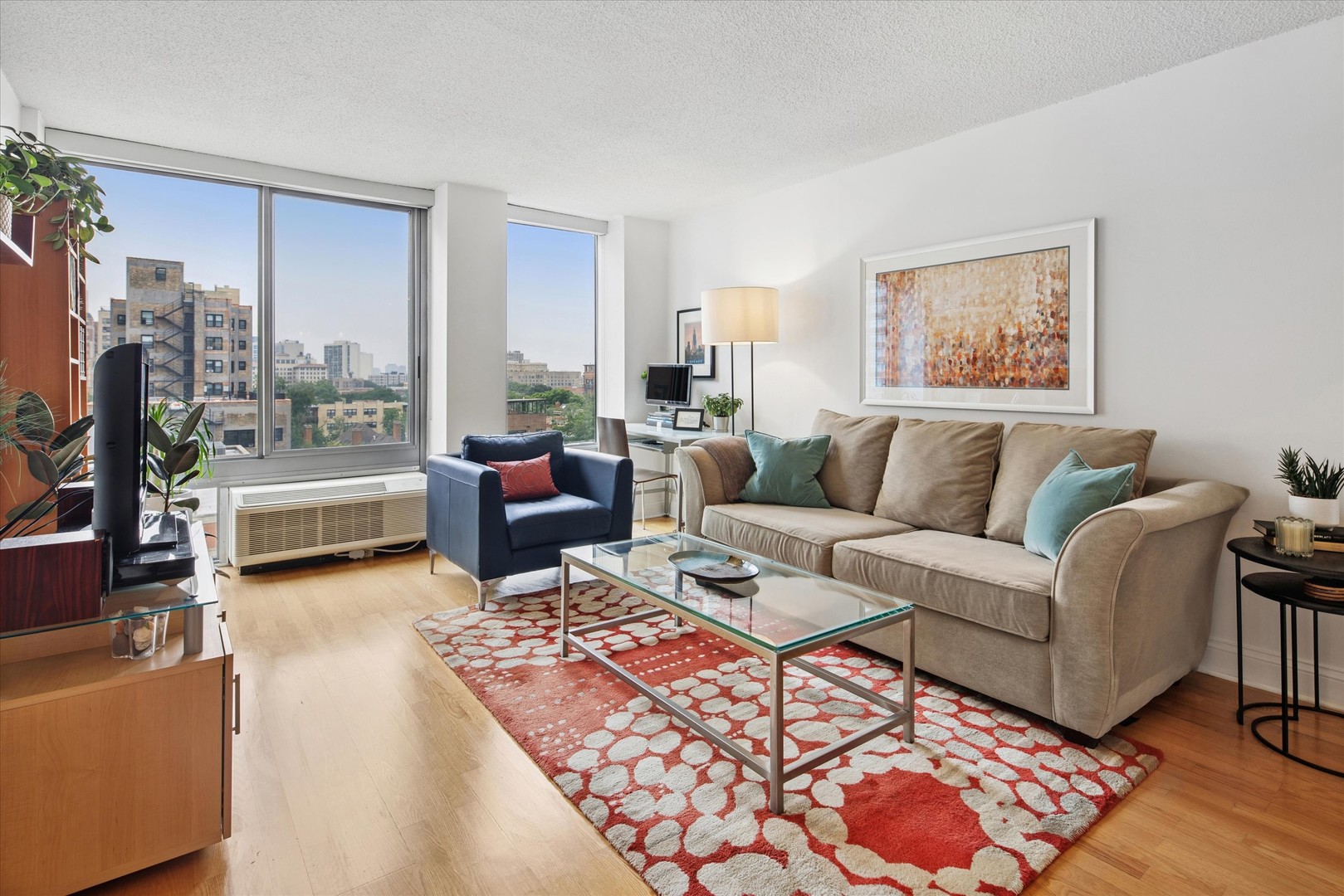 450 W Briar Place 8n Property Photo 3