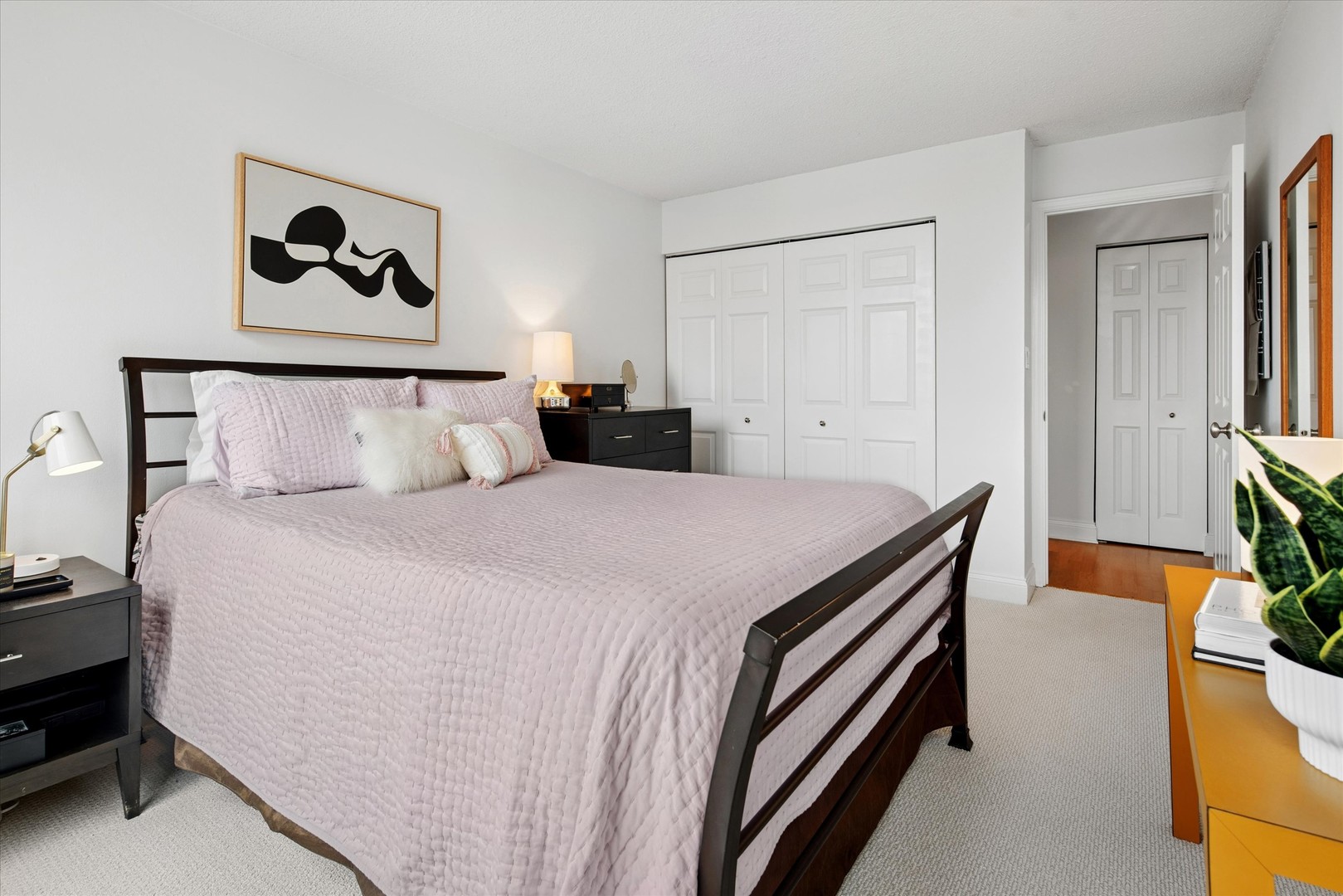 450 W Briar Place 8n Property Photo 10