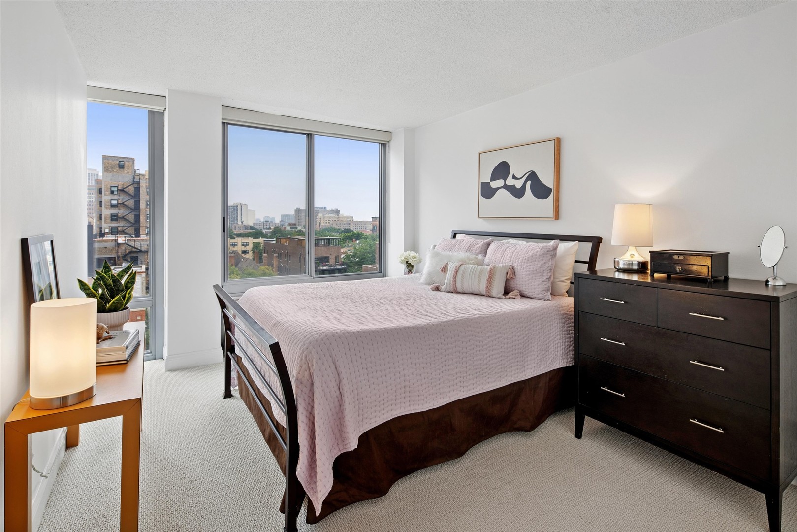 450 W Briar Place 8n Property Photo 11