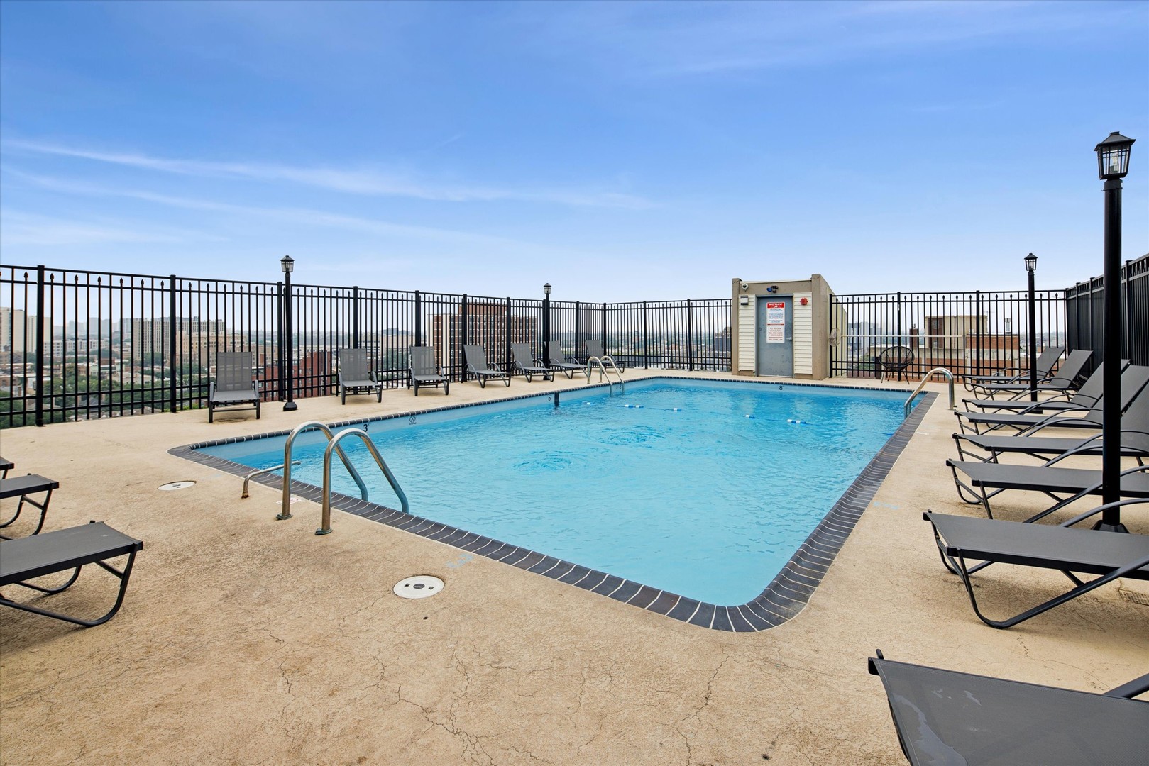 450 W Briar Place 8n Property Photo 13