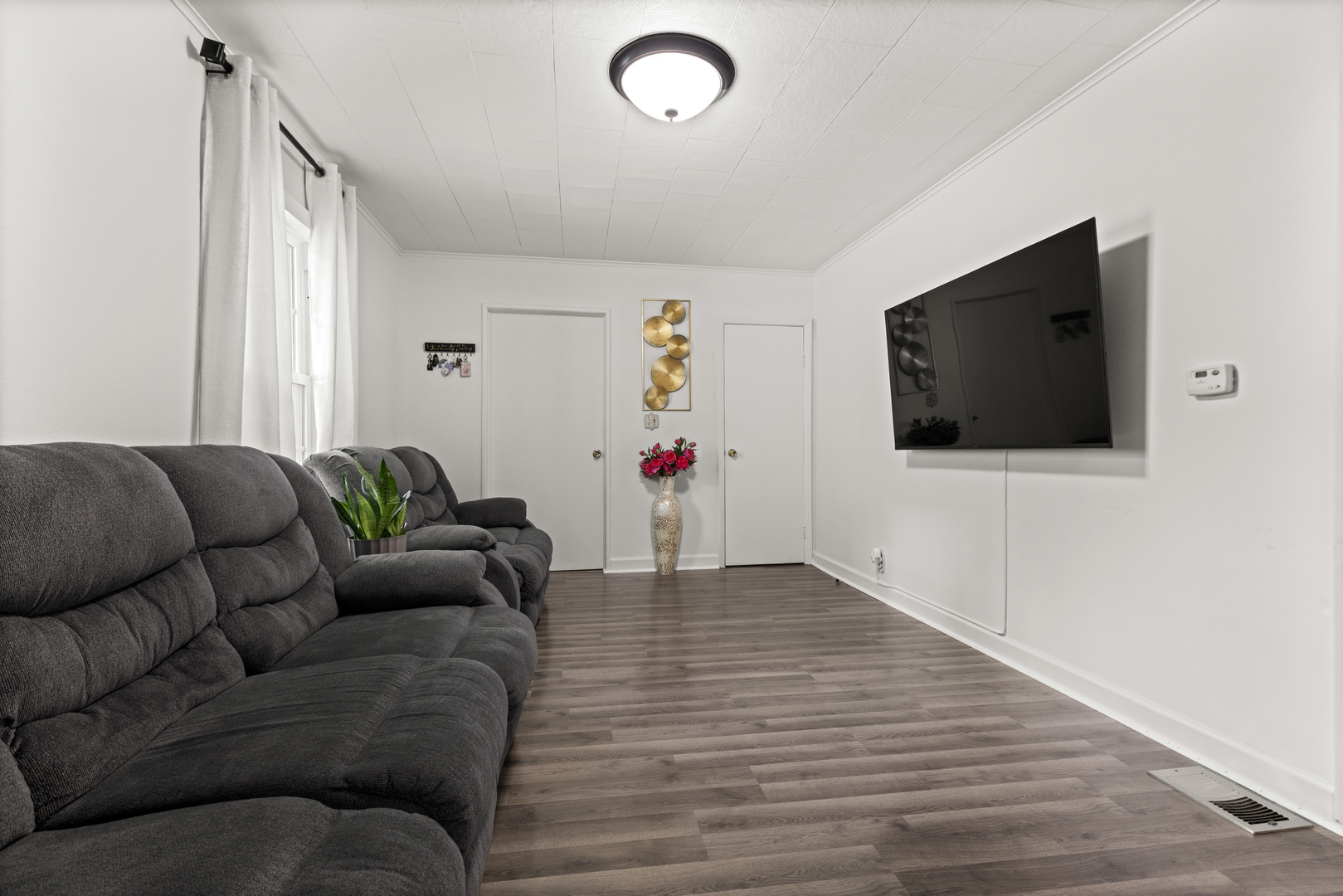 635 16th Street Property Photo 3