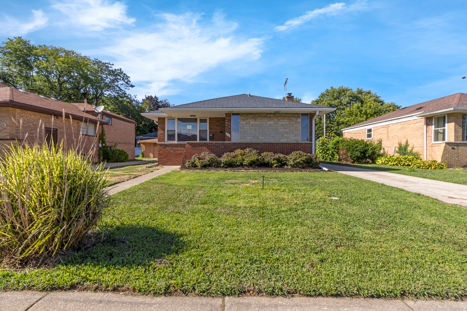 930 E 161st Place Property Photo 2