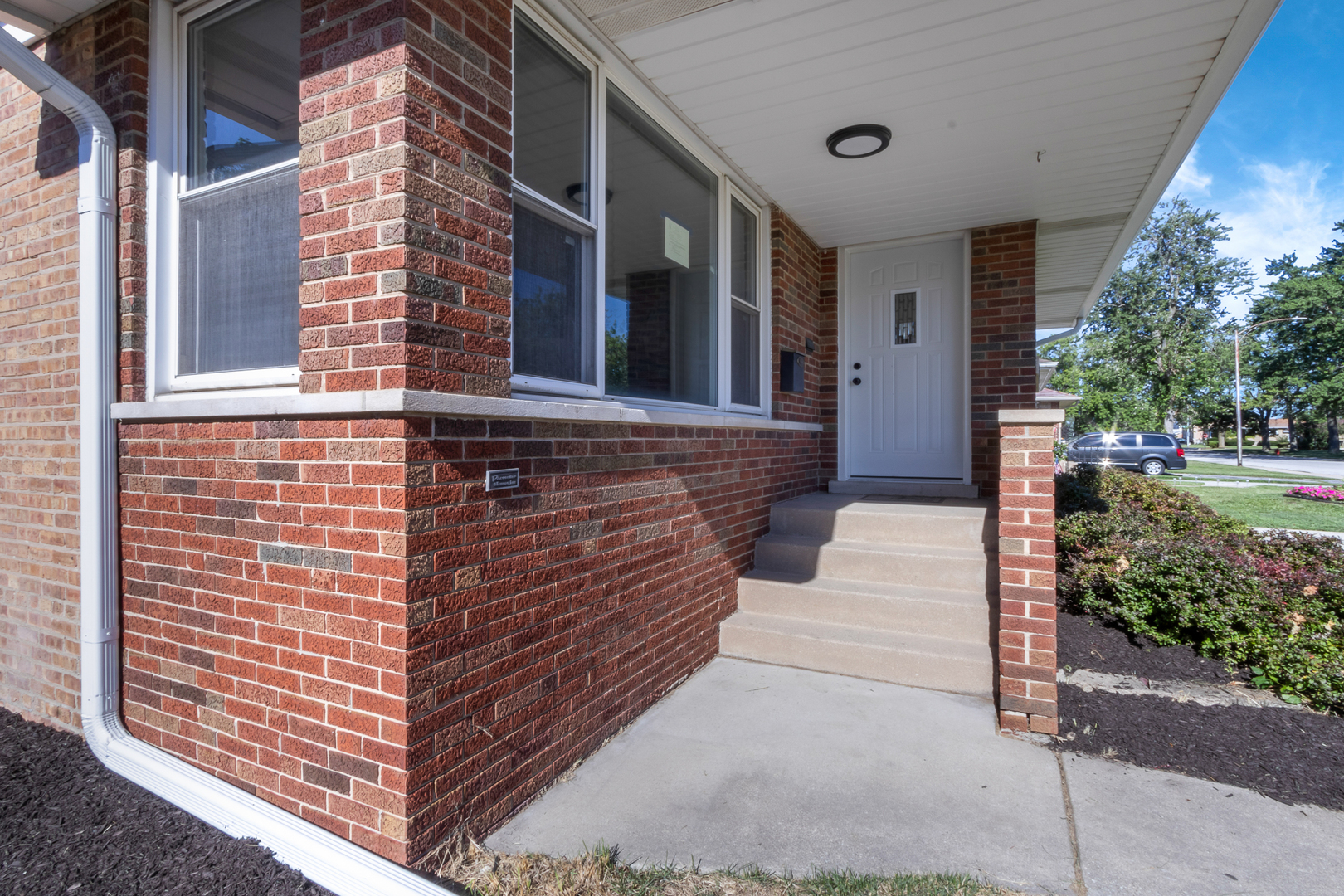 930 E 161st Place Property Photo 4