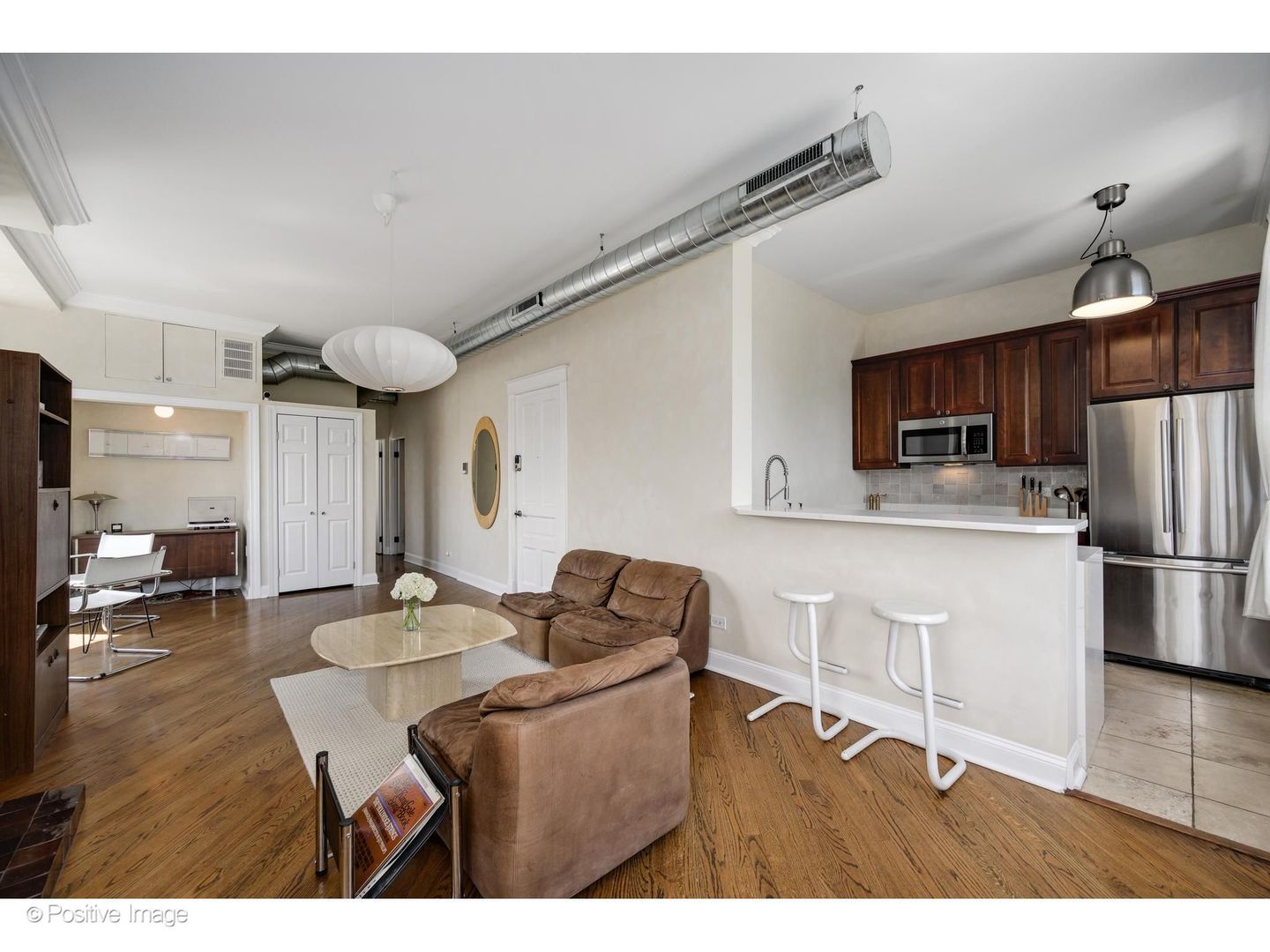 1135 W Webster Avenue 3 Property Photo 8