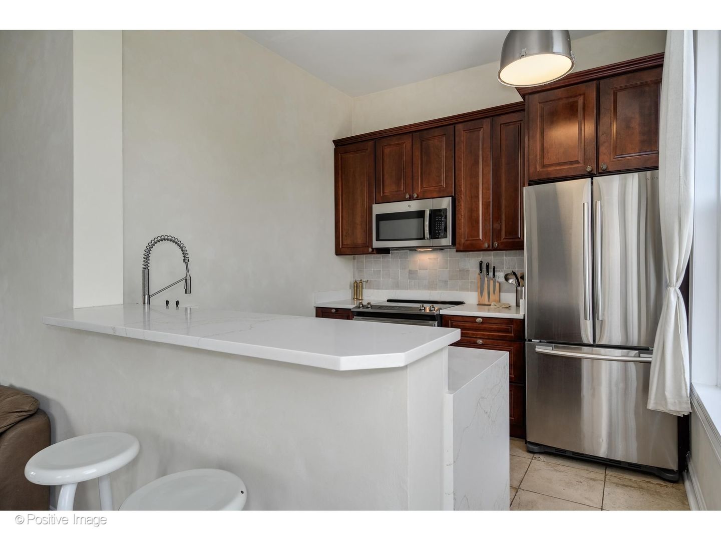 1135 W Webster Avenue 3 Property Photo 9