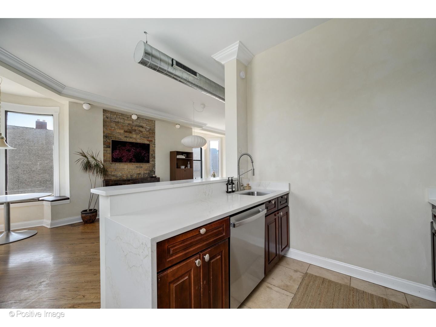 1135 W Webster Avenue 3 Property Photo 11