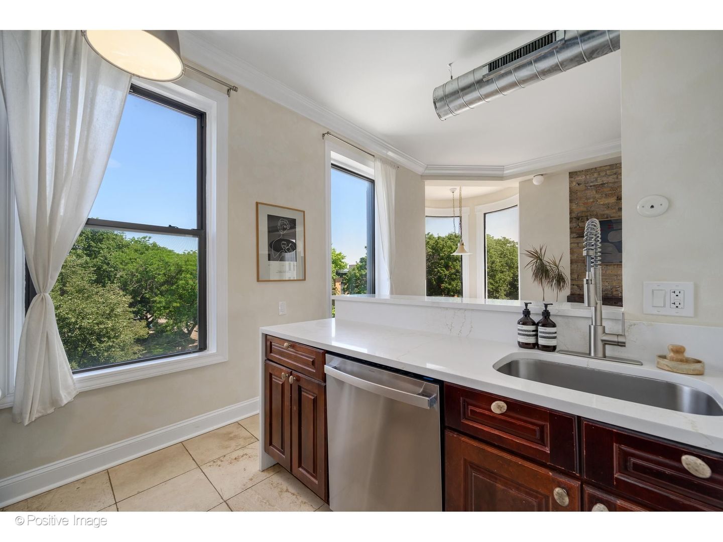 1135 W Webster Avenue 3 Property Photo 12