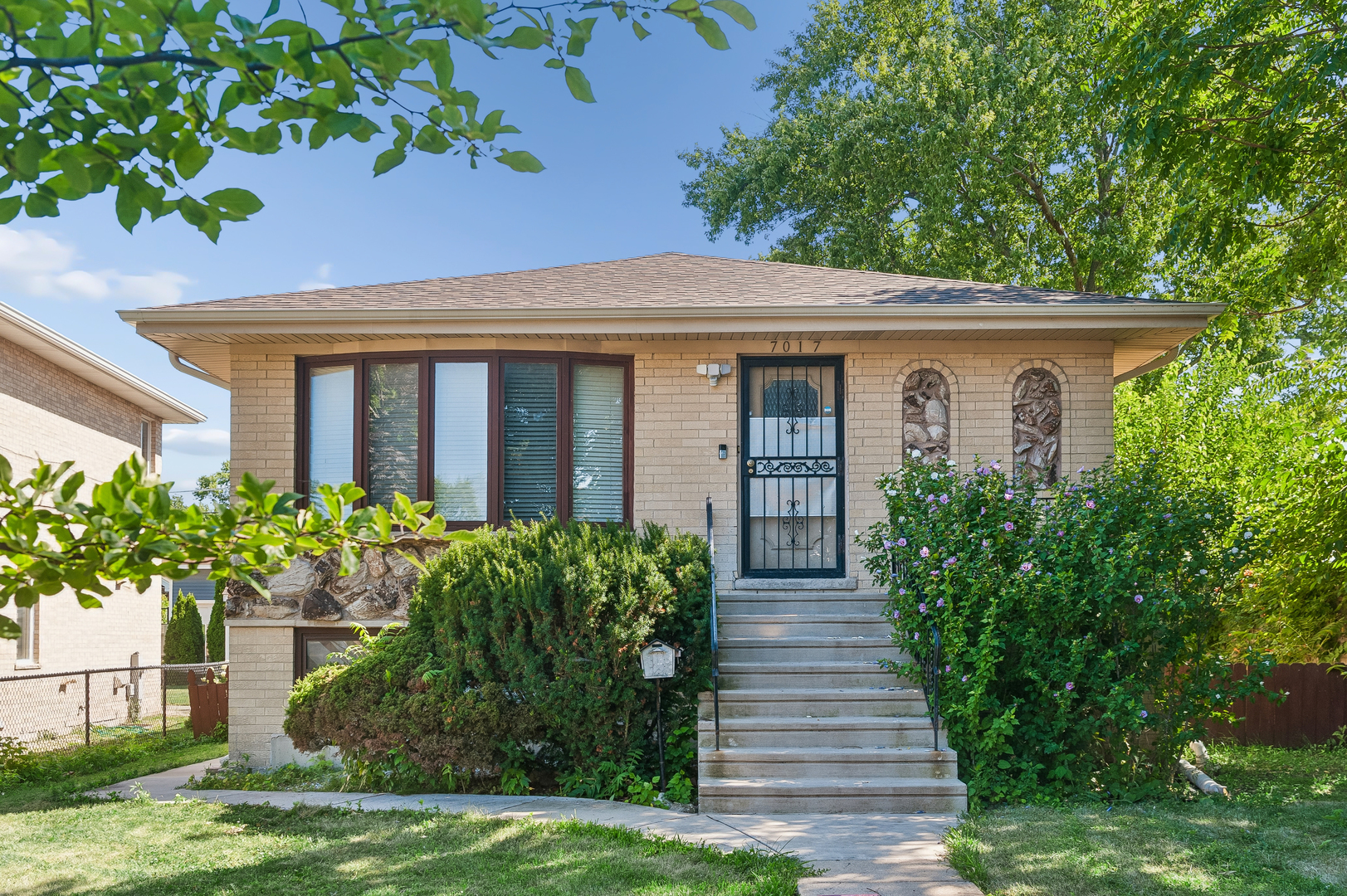 7017 W Jarvis Avenue Property Photo 1