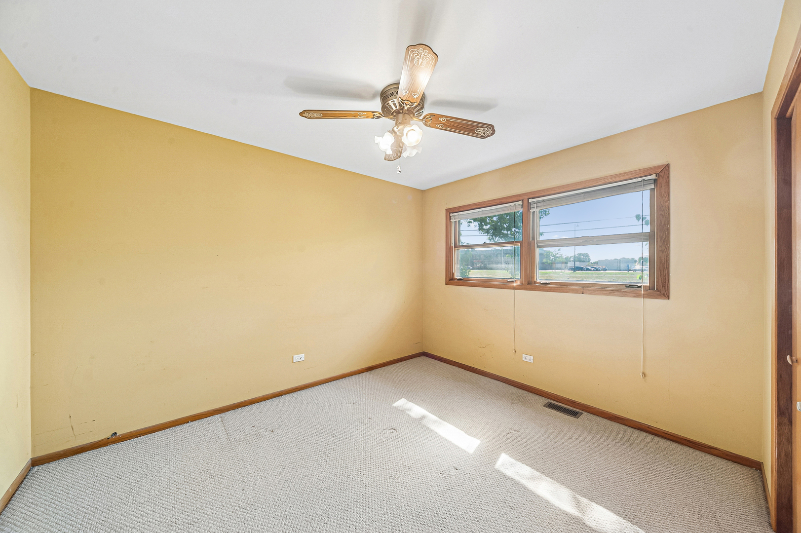 7017 W Jarvis Avenue Property Photo 11