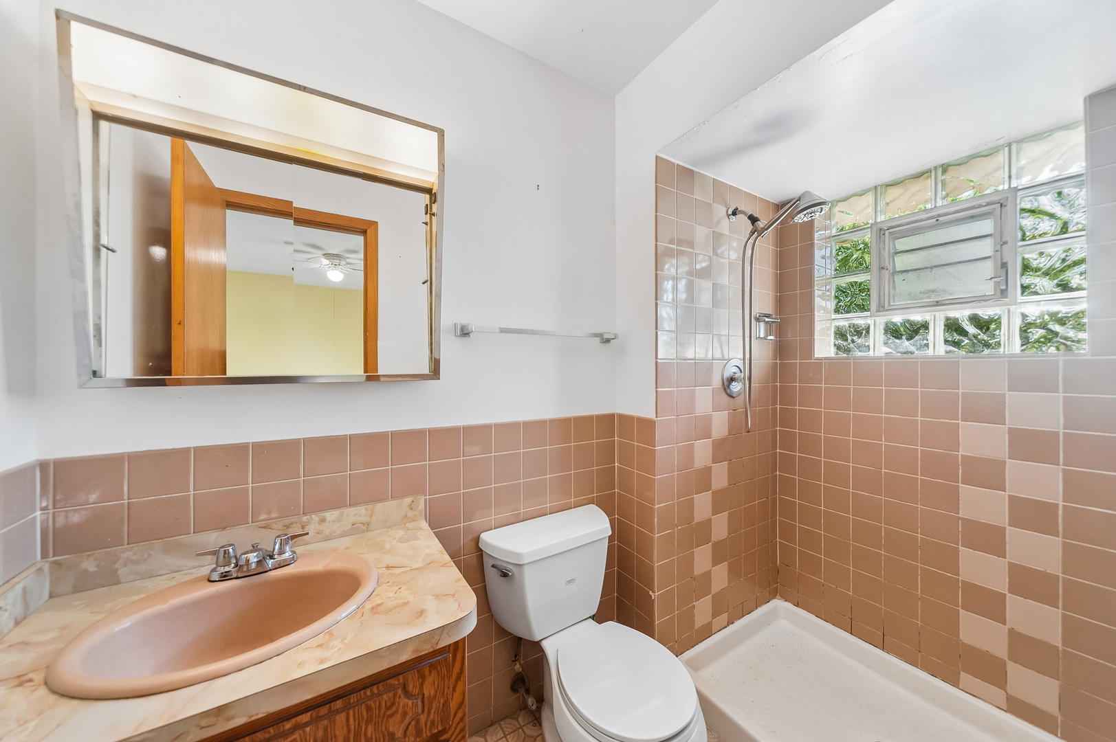 7017 W Jarvis Avenue Property Photo 14