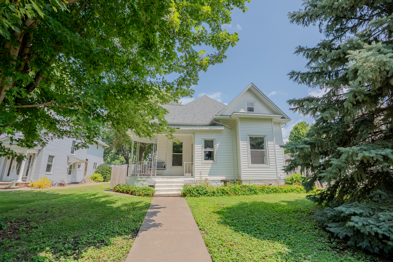 808 6th Street Property Photo 1