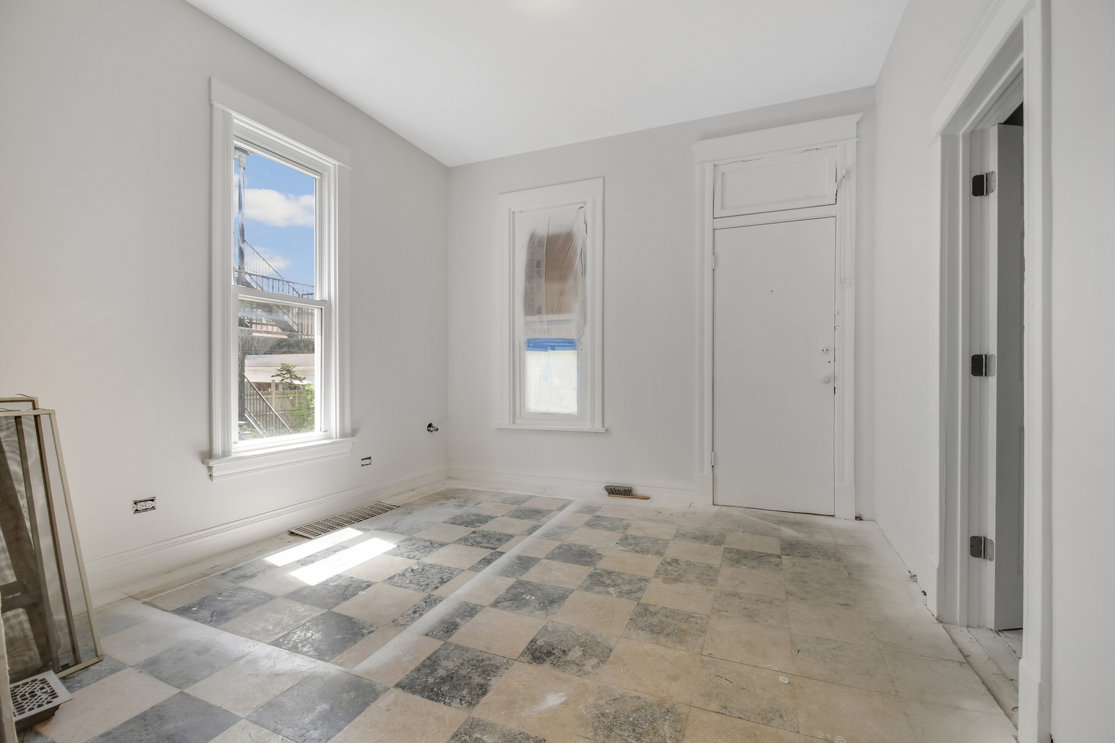 210 N Laramie Avenue Property Photo 4