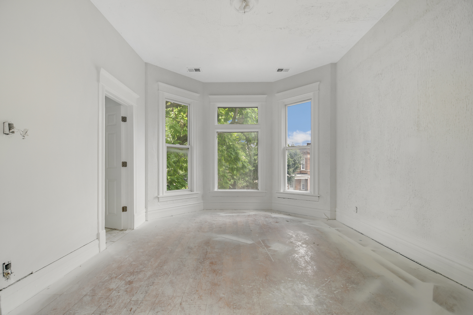210 N Laramie Avenue Property Photo 9