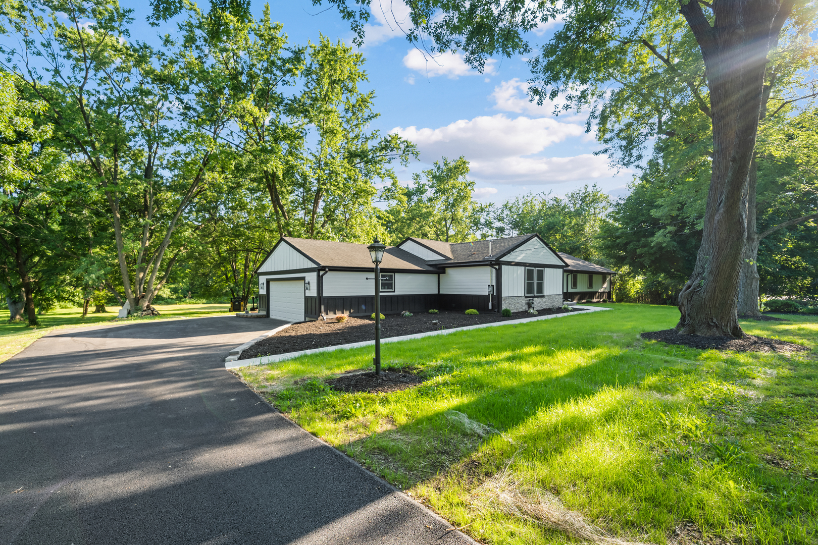 14463 W Hickory Avenue Property Photo 2