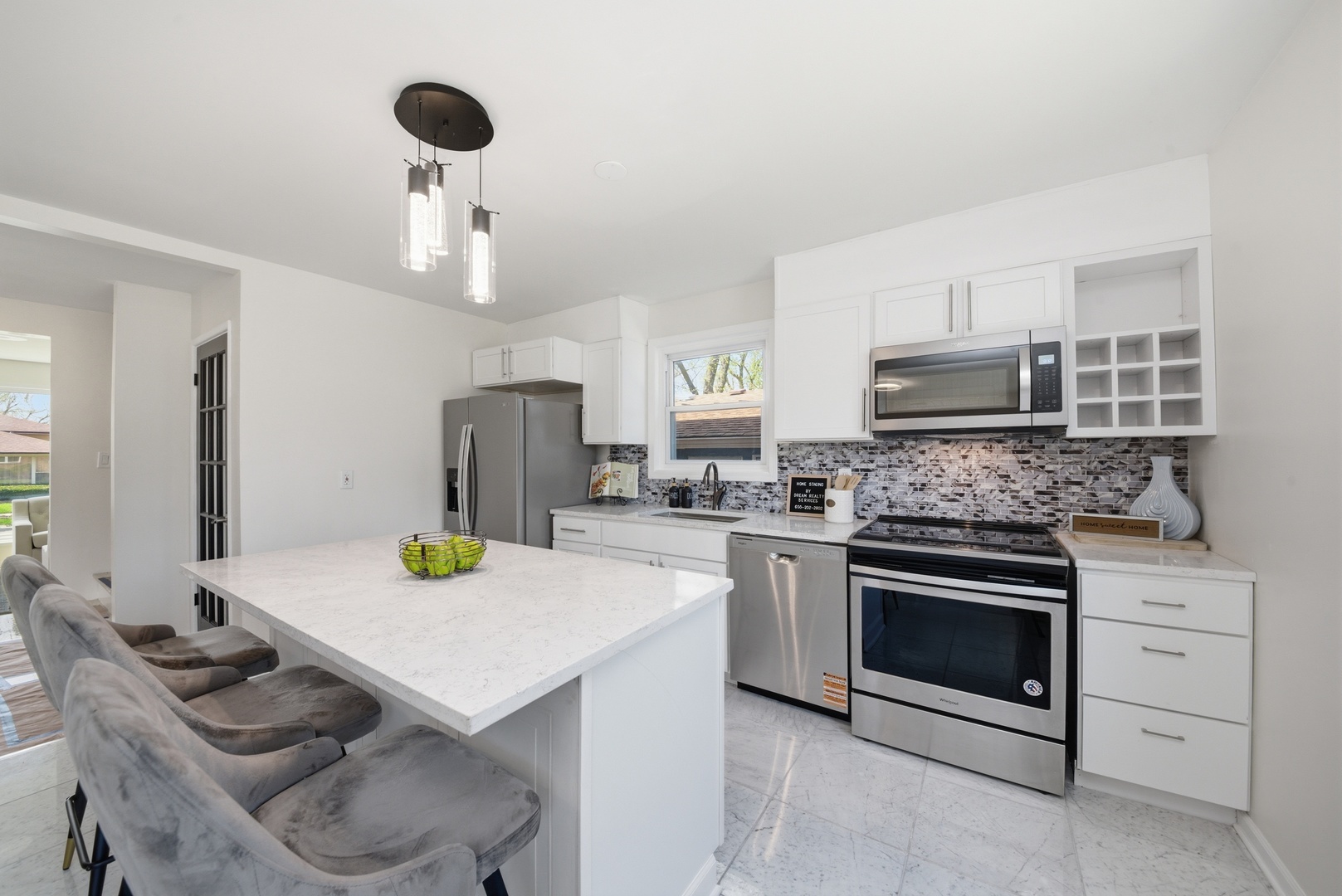 11603 S Loomis Street Property Photo 8