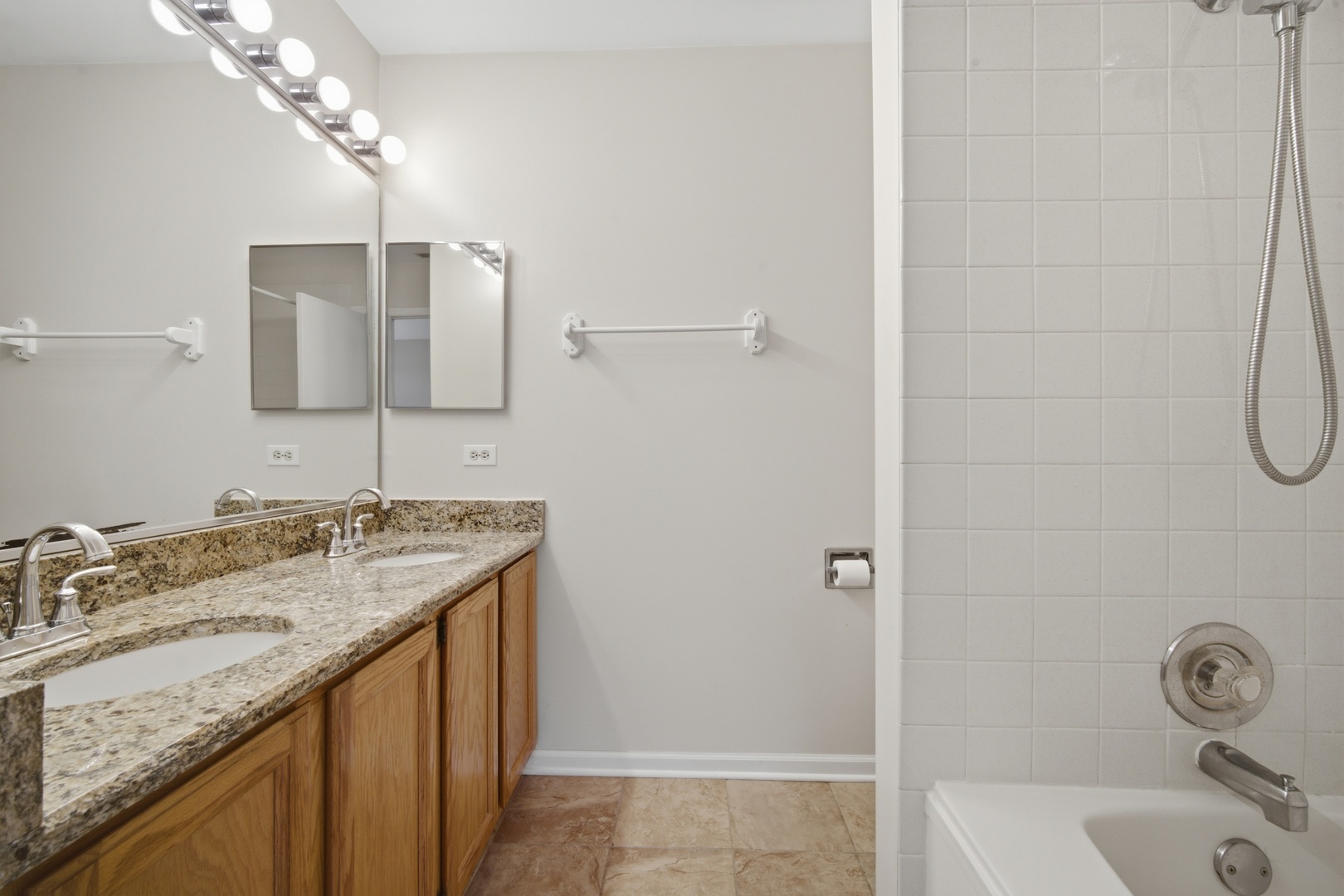 1911 N Silver Lake Road Property Photo 17