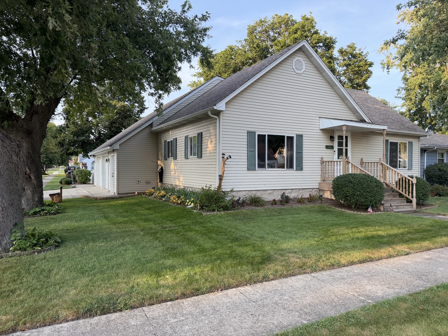 341 W Wood Drive Property Photo 1
