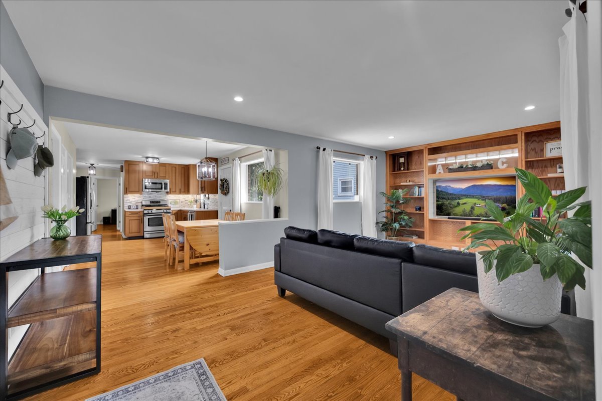 707 S Gables Boulevard Property Photo 4