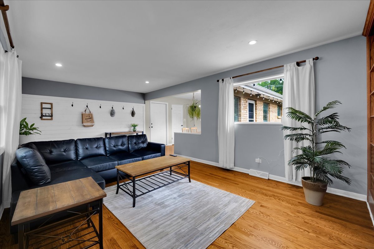 707 S Gables Boulevard Property Photo 6