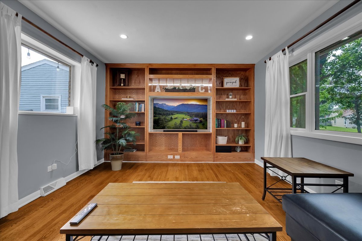 707 S Gables Boulevard Property Photo 8