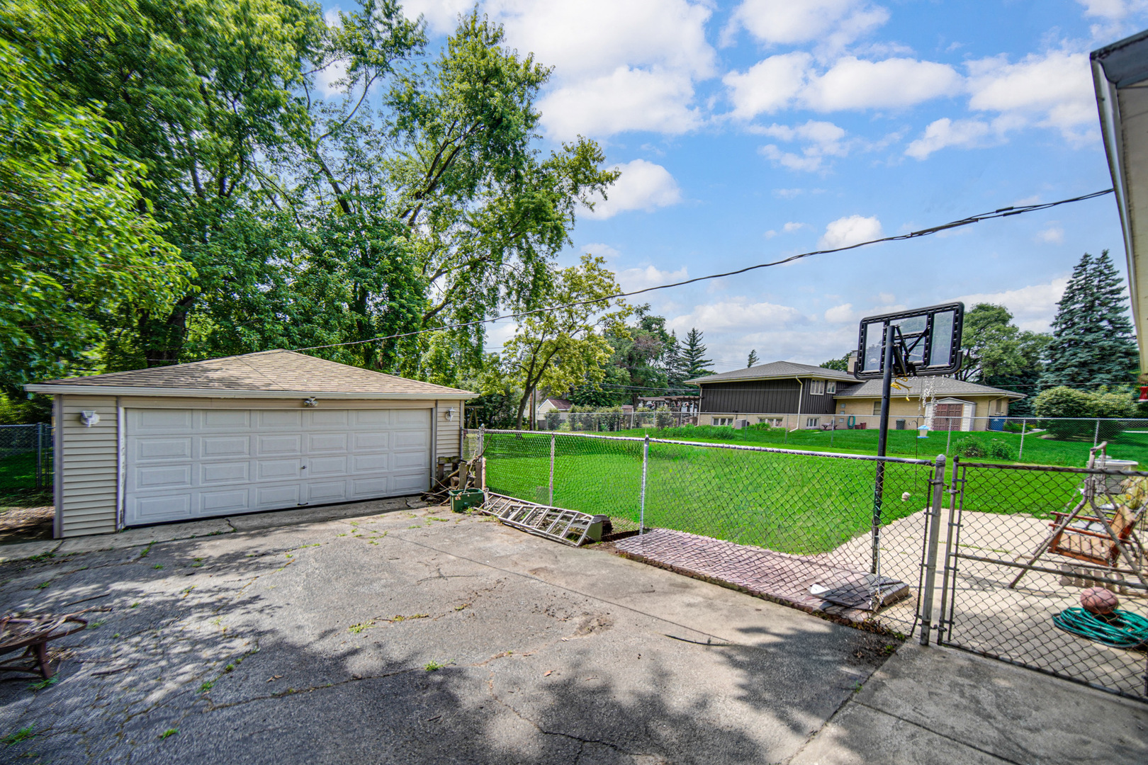 7529 W 103rd Street Property Photo 13