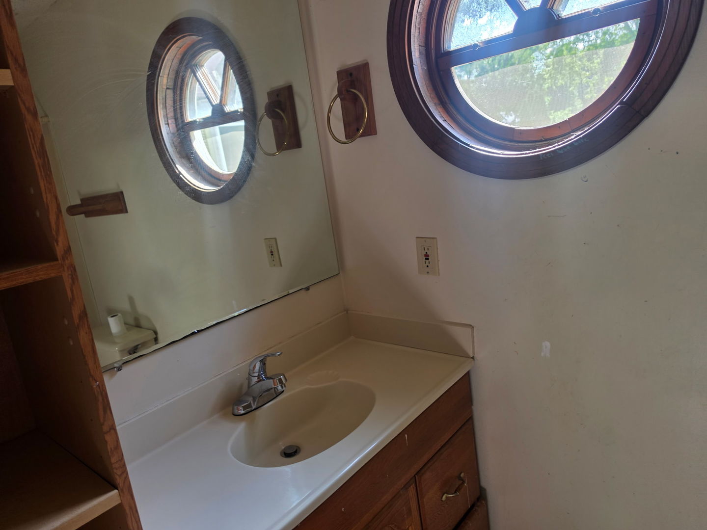 8404 Dorr Road Property Photo 8