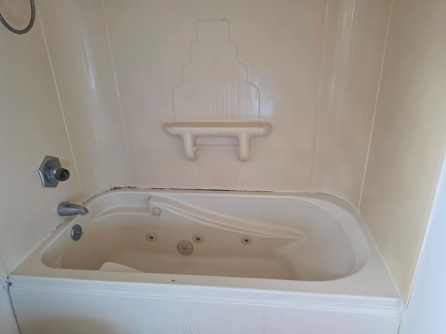 8404 Dorr Road Property Photo 10