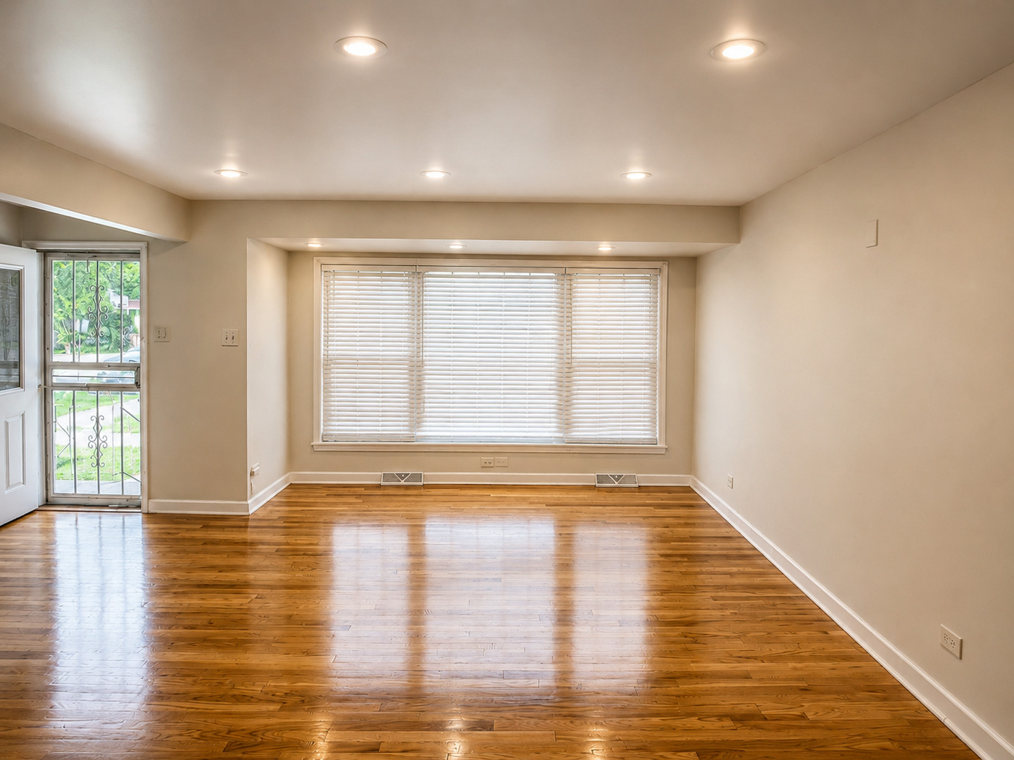8124 S Wabash Avenue Property Photo 2