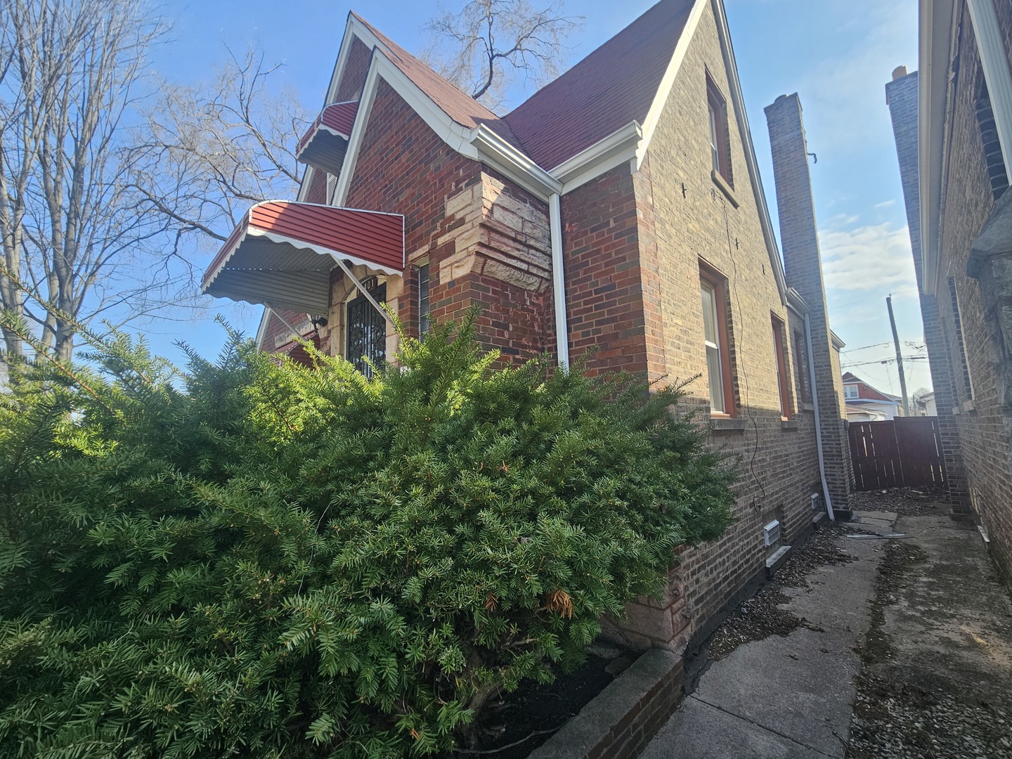 10401 S Forest Avenue Property Photo 2