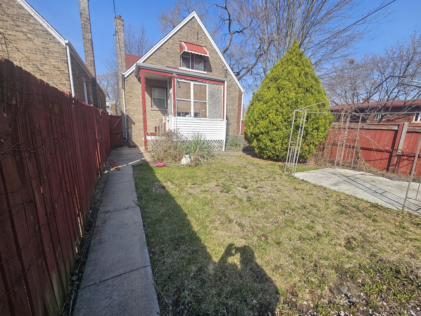 10401 S Forest Avenue Property Photo 3