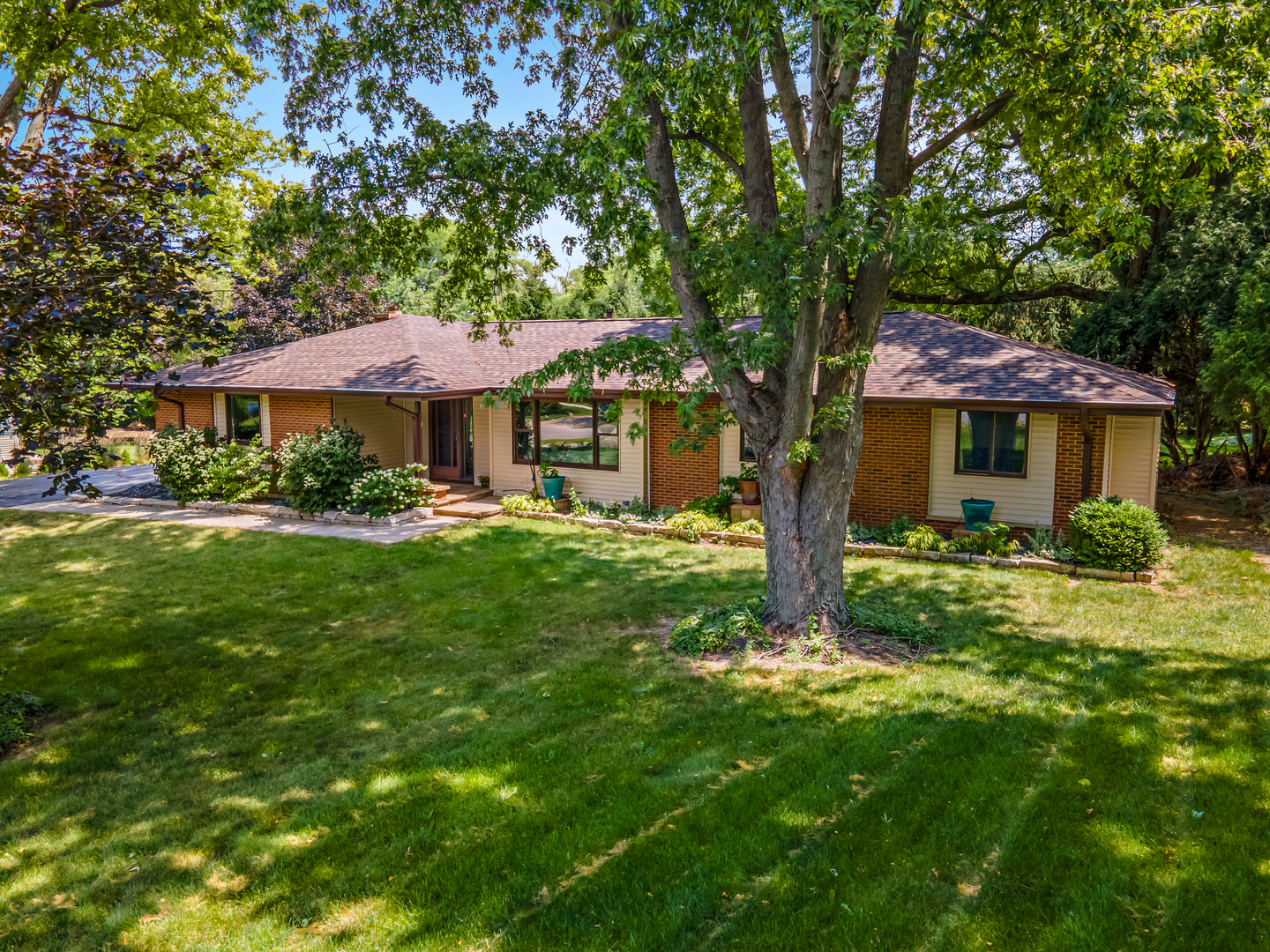 847 Hemlock Drive Property Photo 1