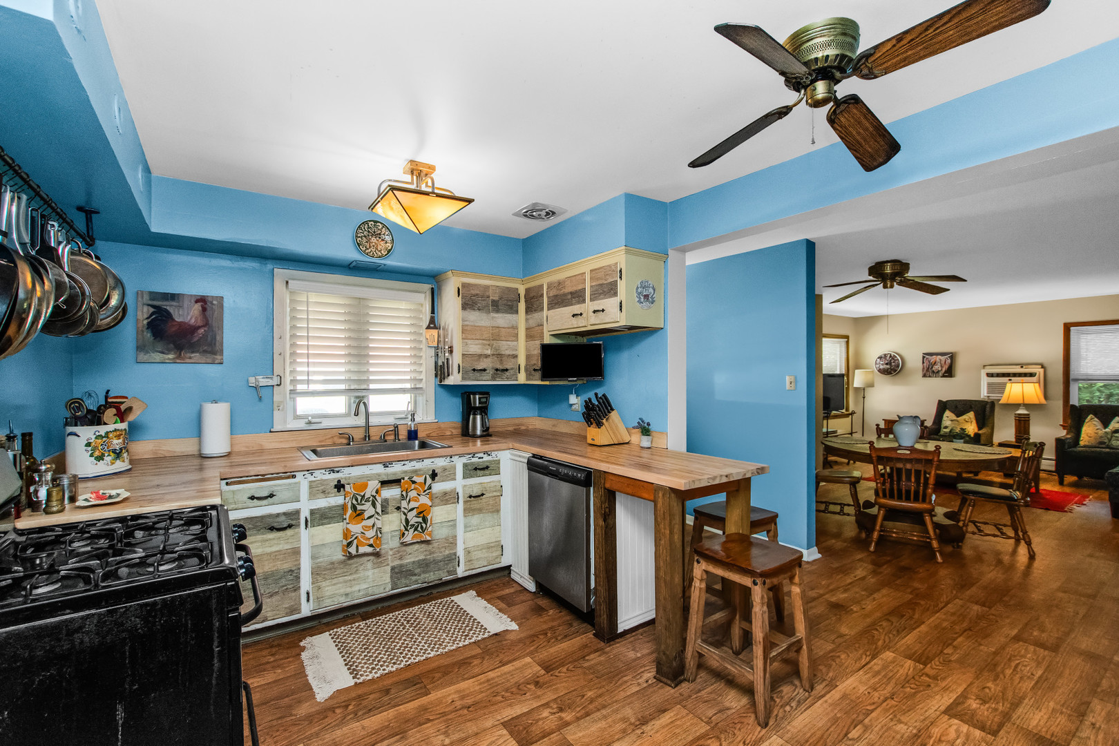 8526 Rockefeller Avenue Property Photo 4