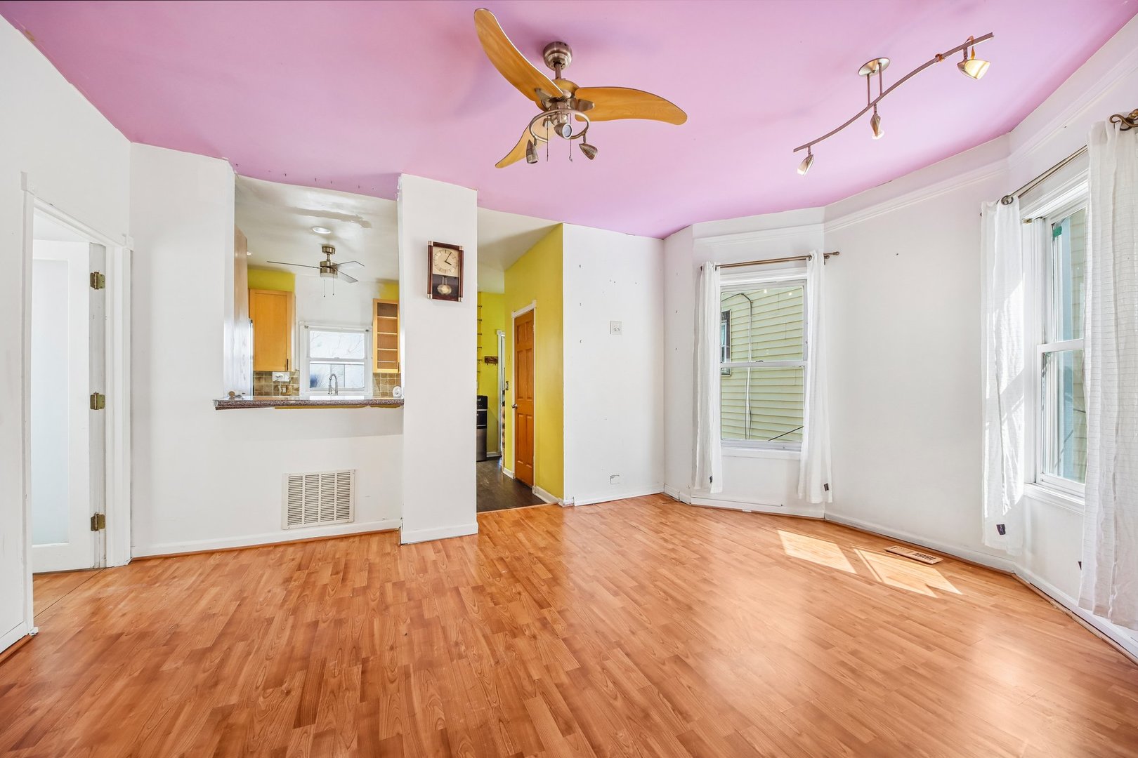 3819 N Kilpatrick Avenue Property Photo 11