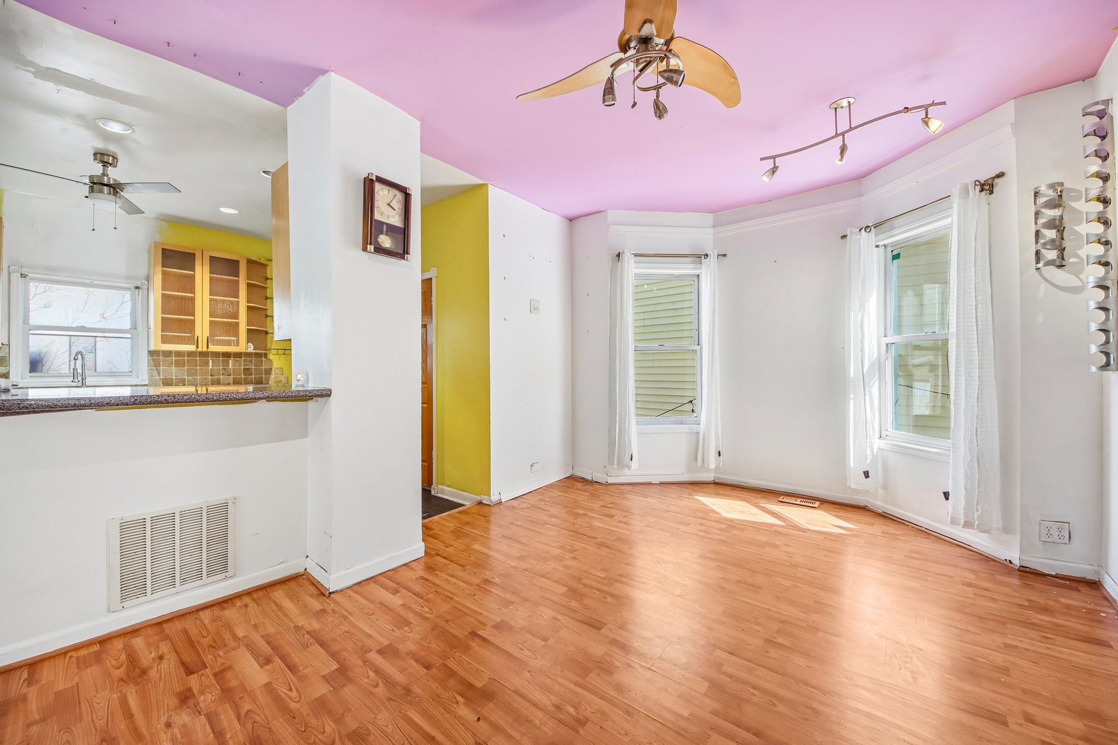 3819 N Kilpatrick Avenue Property Photo 12