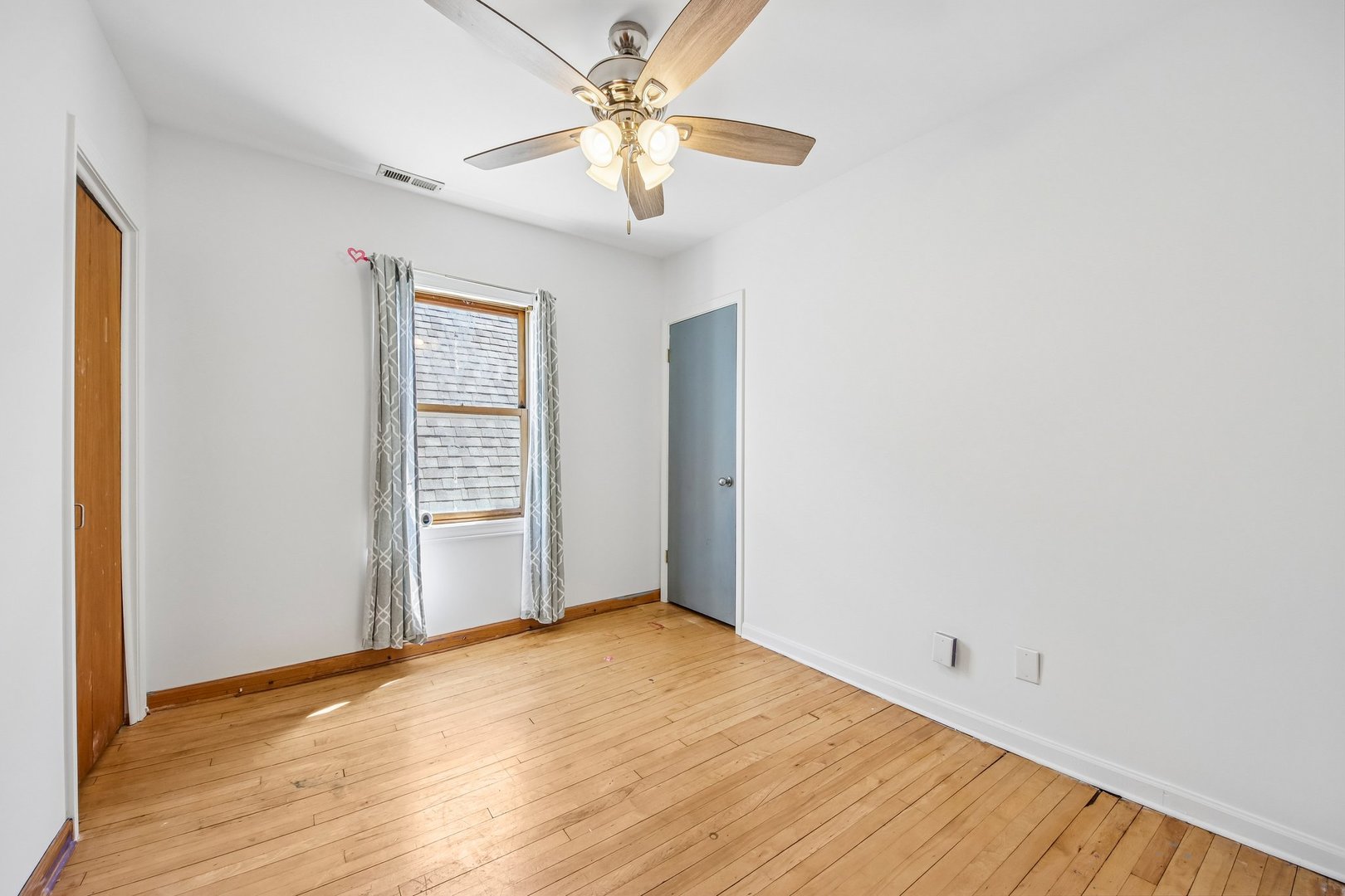 3819 N Kilpatrick Avenue Property Photo 28